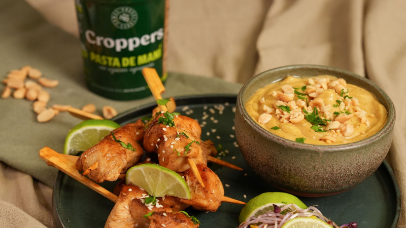 Pollo satay moderno con dip de maní y coco🥥🥜