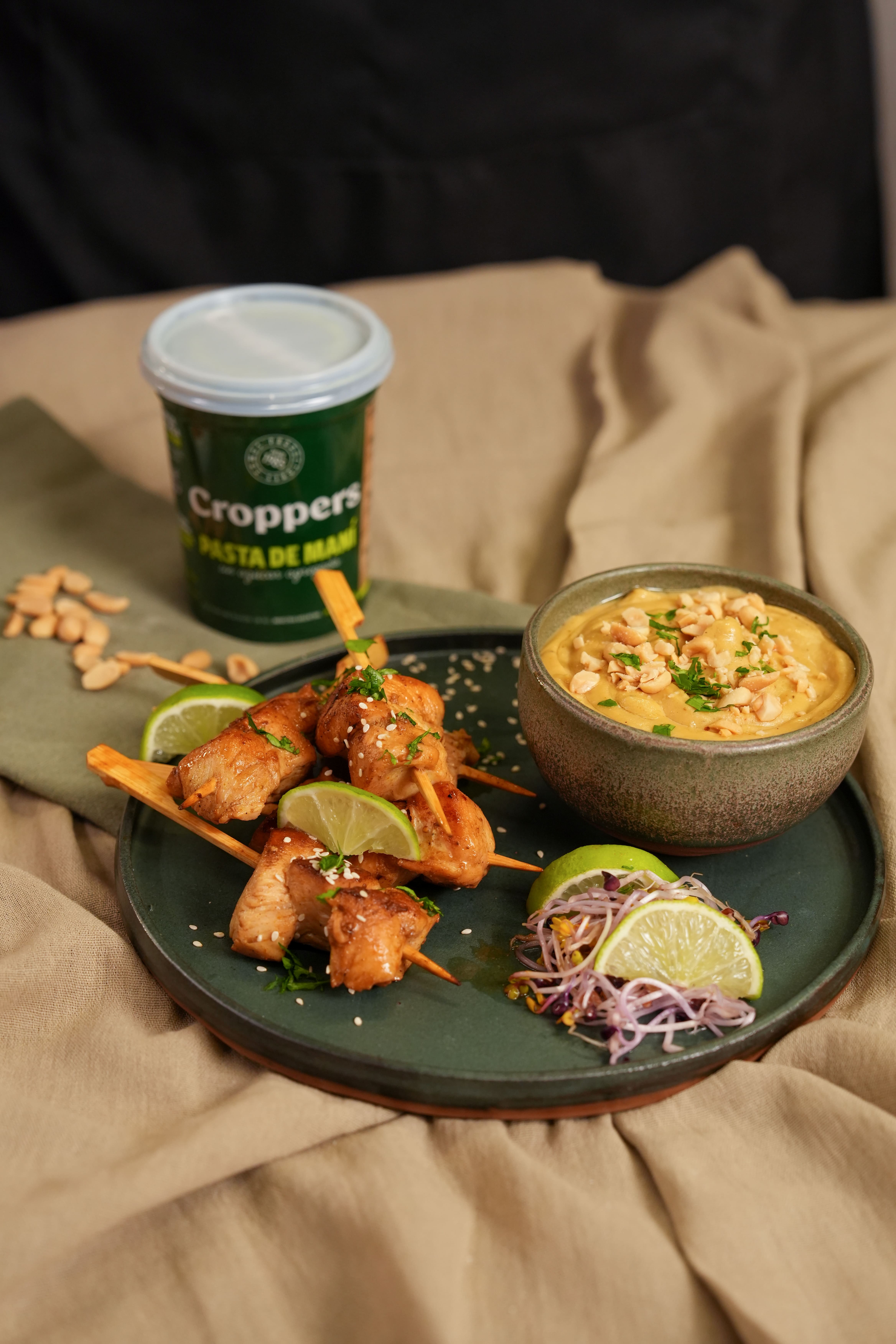 Pollo satay moderno con dip de maní y coco🥥🥜